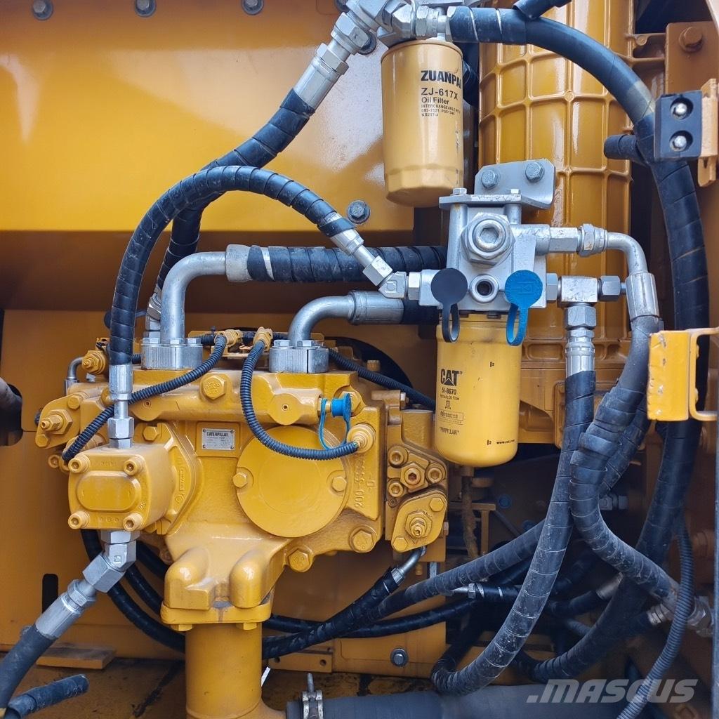 CAT 320 D2L Rupsgraafmachines