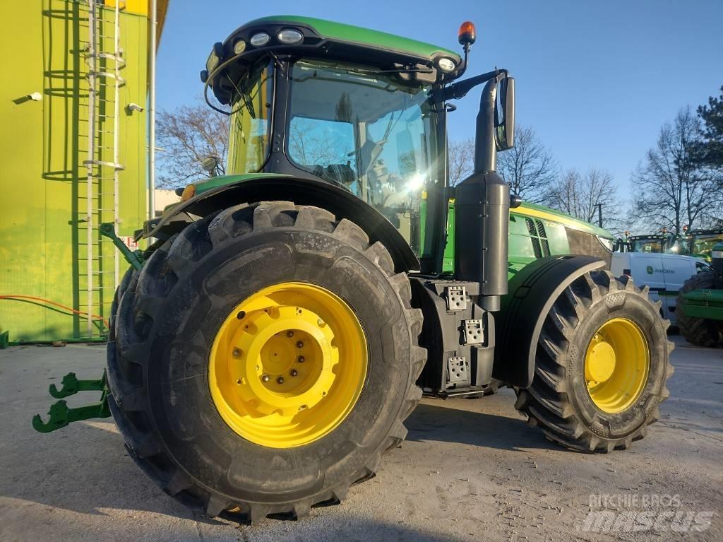 John Deere 7270 R Tractoren