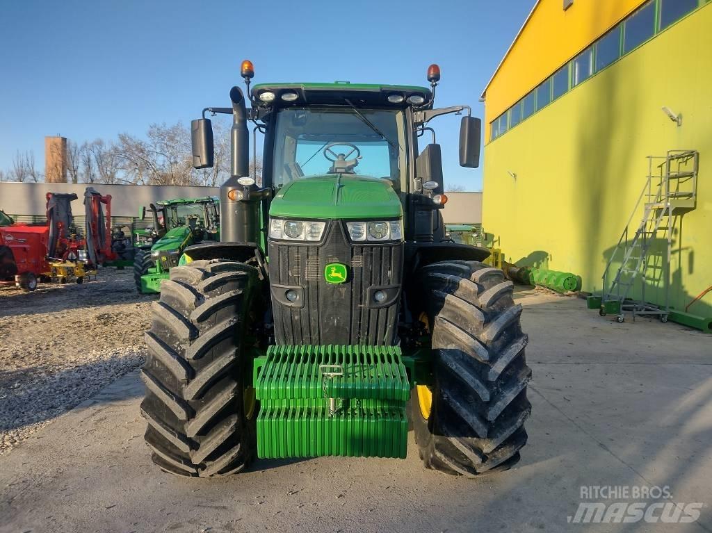 John Deere 7270 R Tractoren