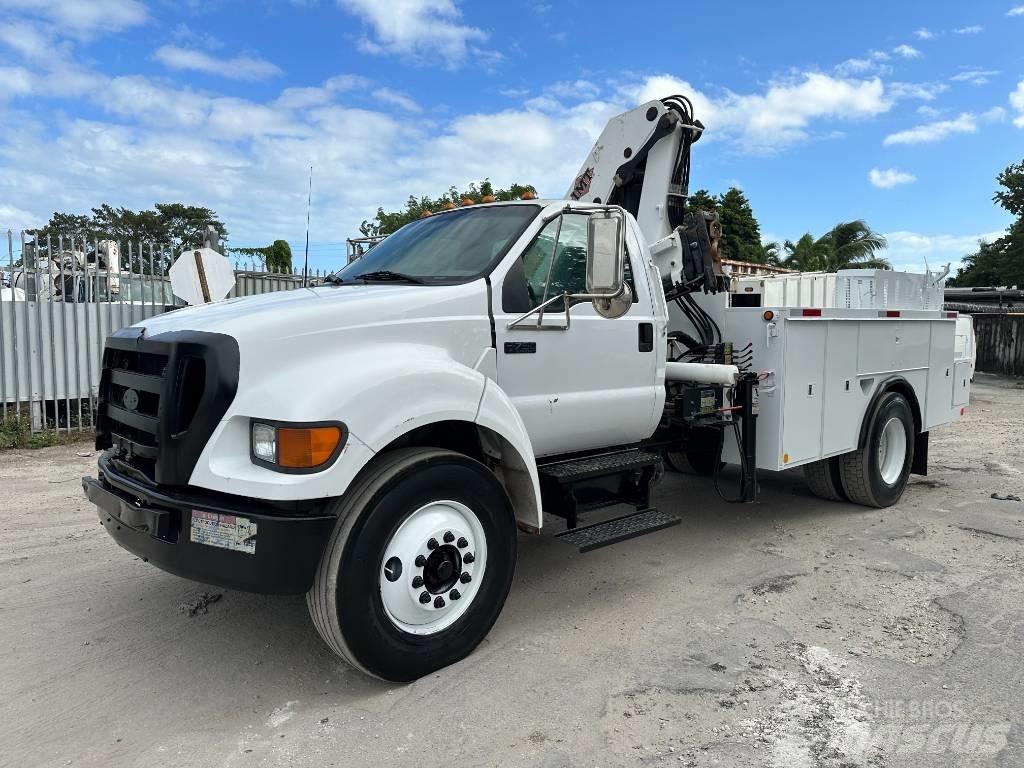 Ford F 750 XL SD Vlakke laadvloer met kraan