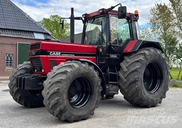 Case IH 1255 XL Tractoren
