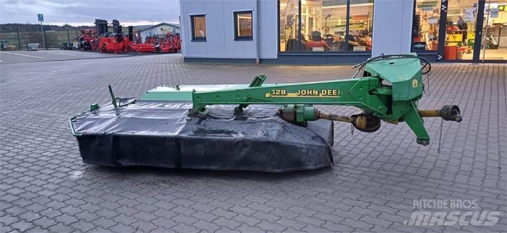 John Deere 328 Maaiers