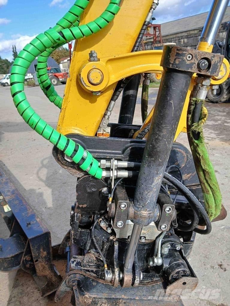 Komatsu PW 98 MR-11 Wielgraafmachines