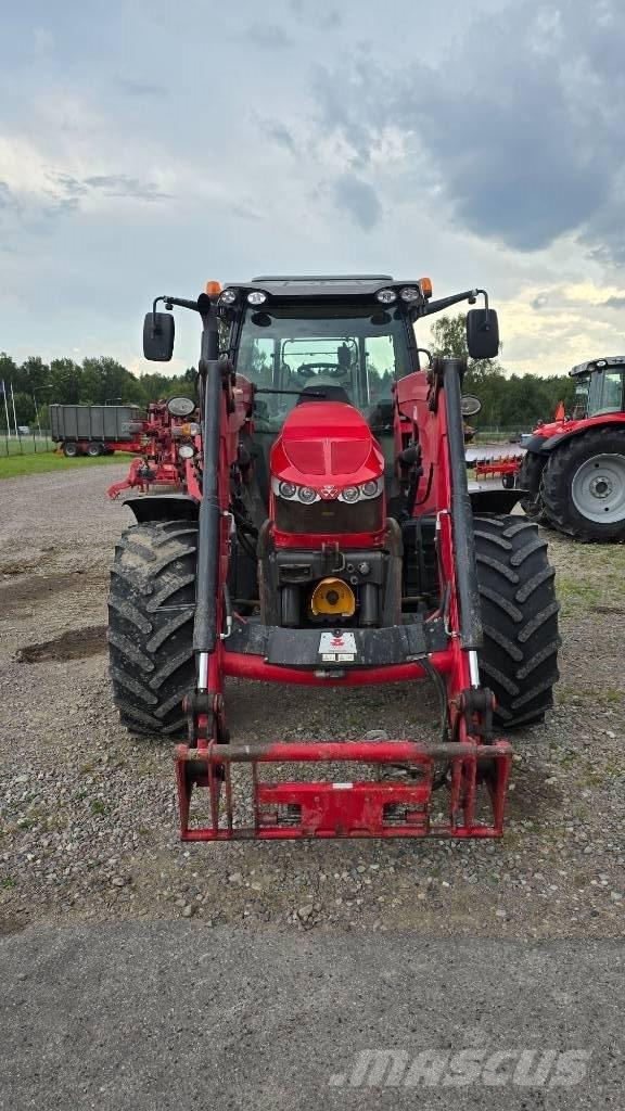 Massey Ferguson 5713 Tractoren