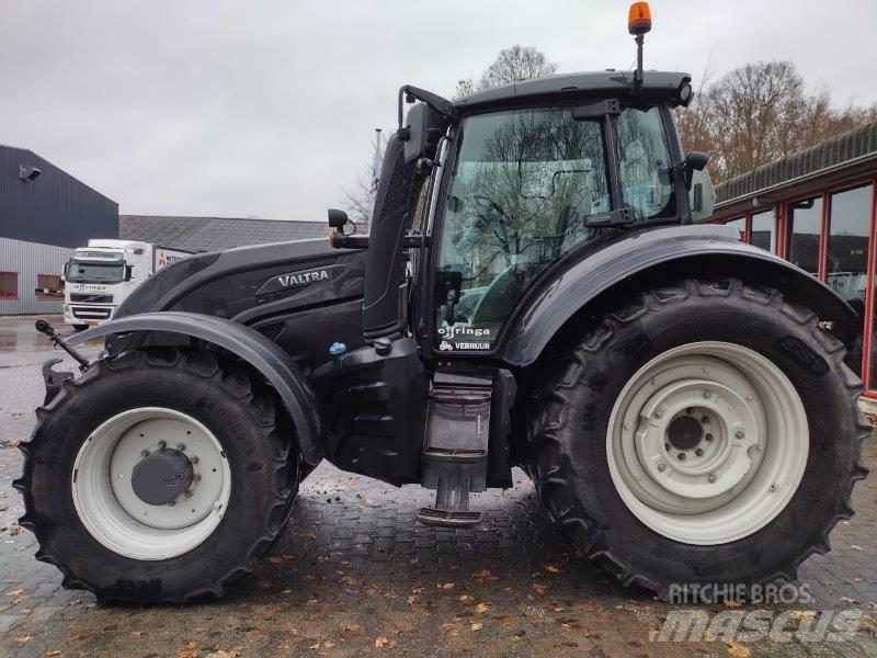 Valtra T 214 D Tractoren