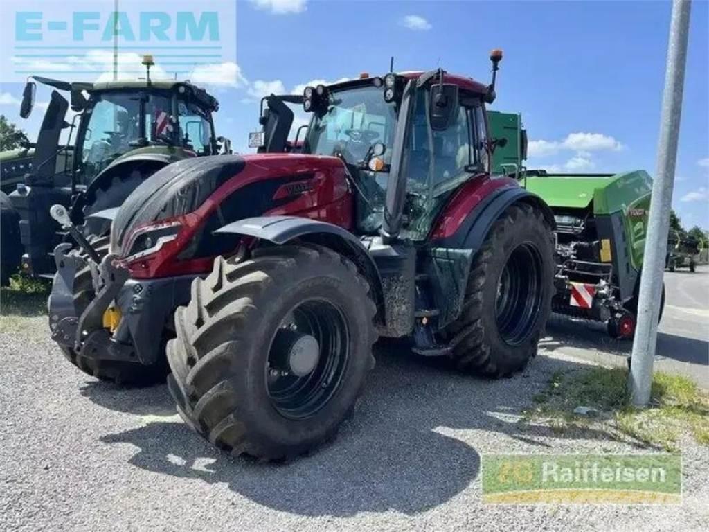 Valtra t 235 Tractoren