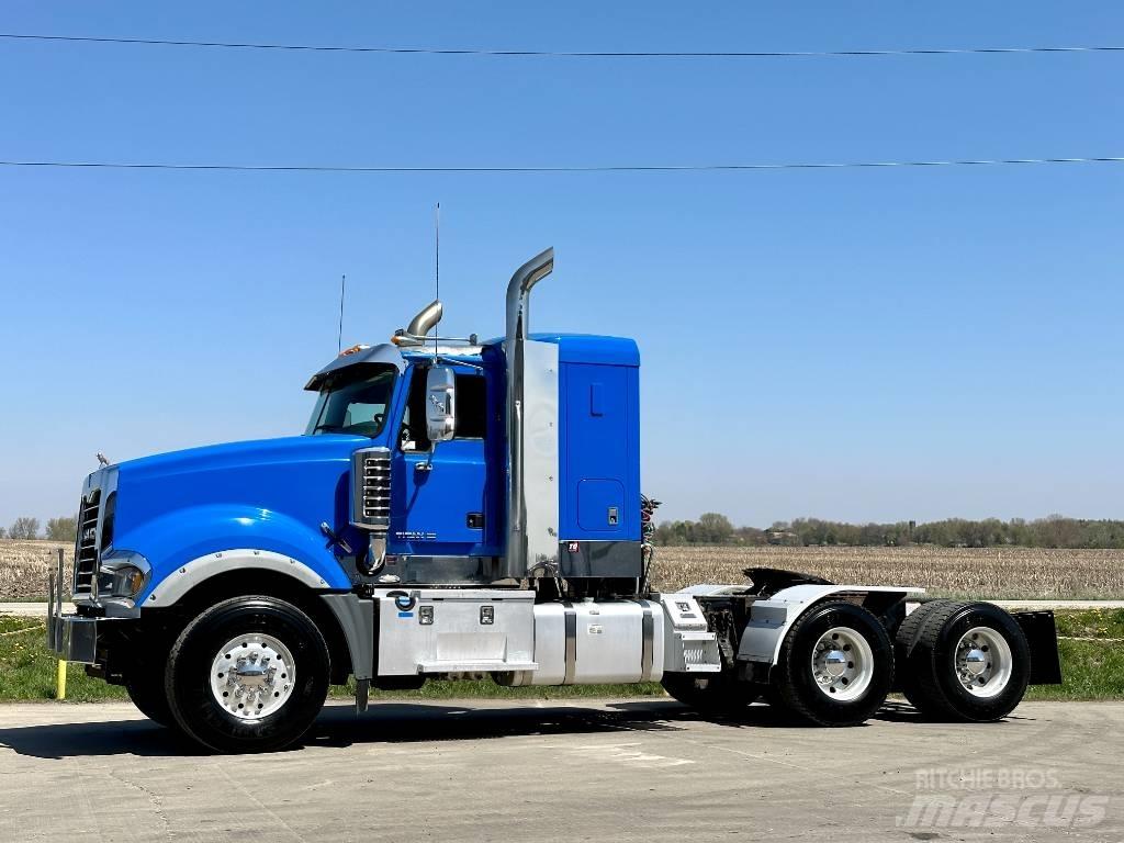 Mack Titan TD 713 Trekkers
