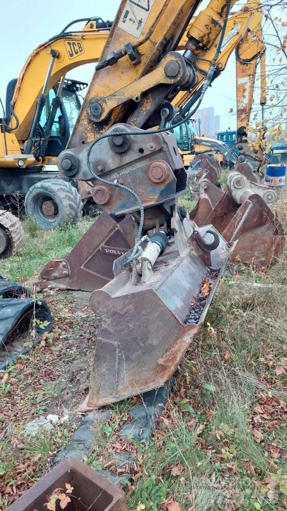 JCB JS 220 LC Rupsgraafmachines