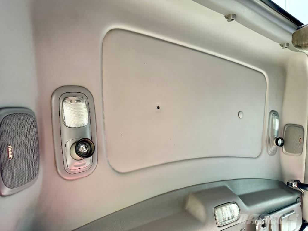 Peterbilt 389 Trekkers