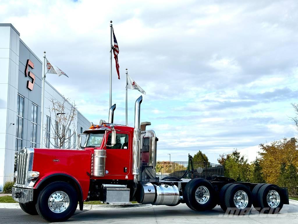 Peterbilt 389 Trekkers