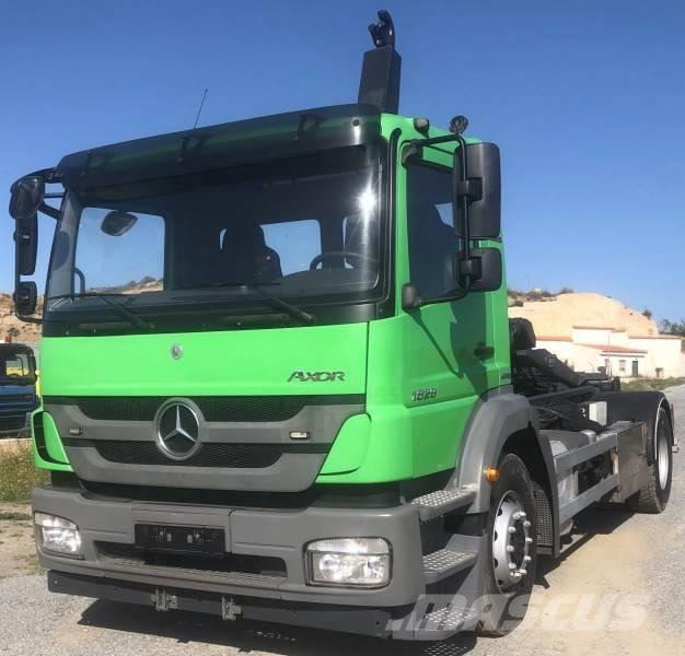 Mercedes-Benz 1829 Containertrucks met kabelsysteem
