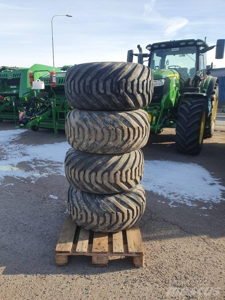 BKT 400/60-15,5 Banden, wielen en velgen