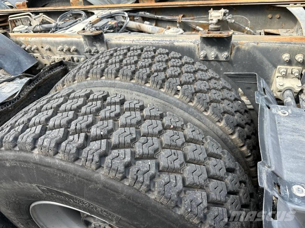 Volvo FMX 8X4*4  4132 Chassis met cabine
