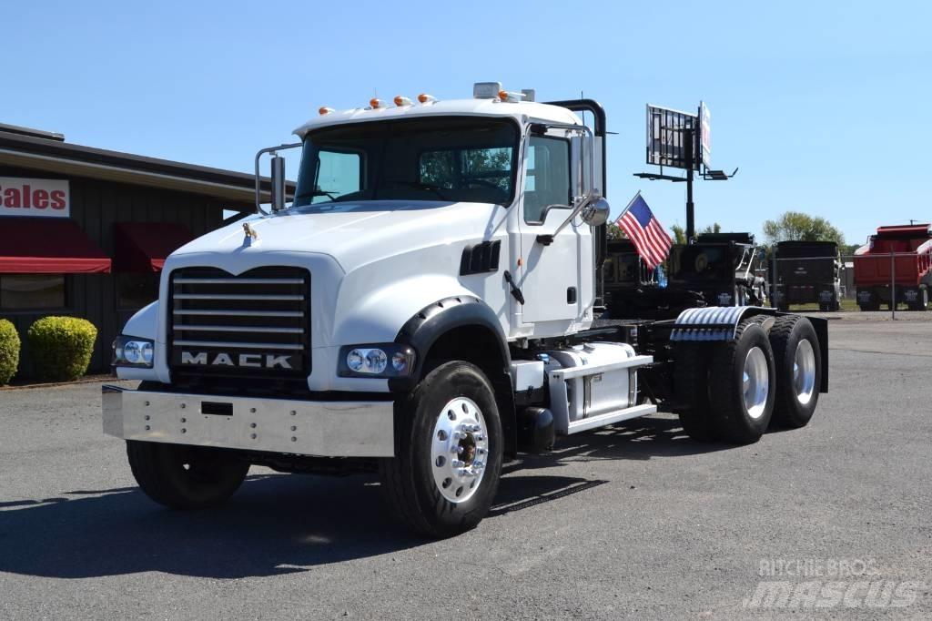 Mack Granite GU 713 Trekkers