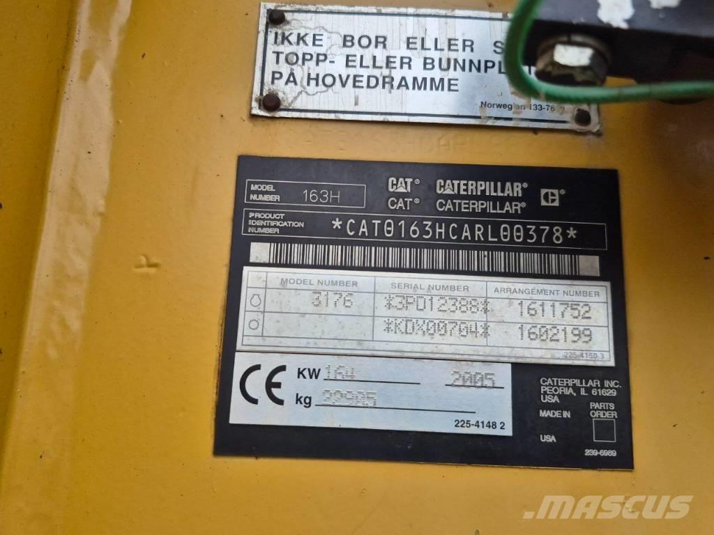 CAT 163 H Graders