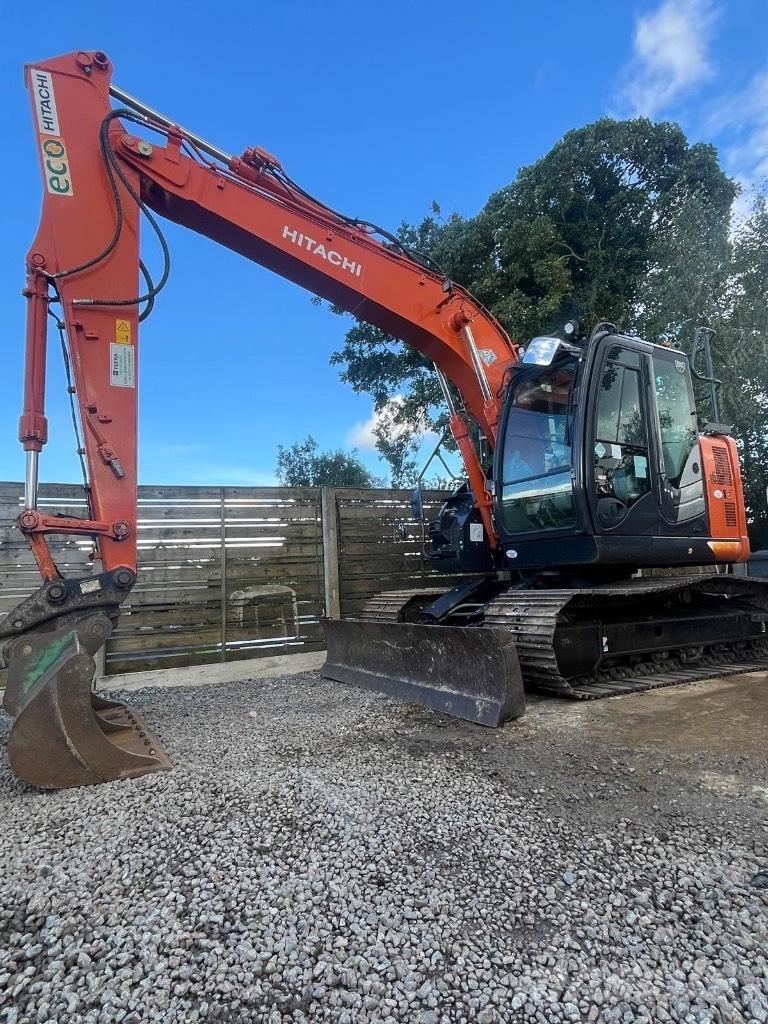 Hitachi ZX 135 US-6 Rupsgraafmachines