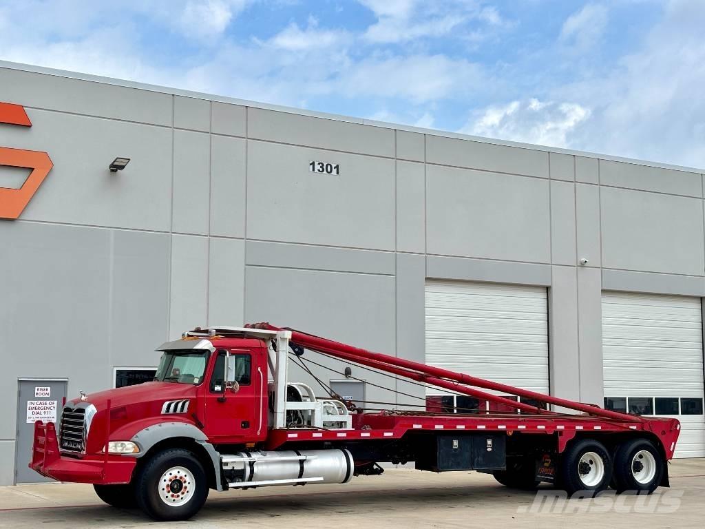 Mack GU813 Sleepwagens