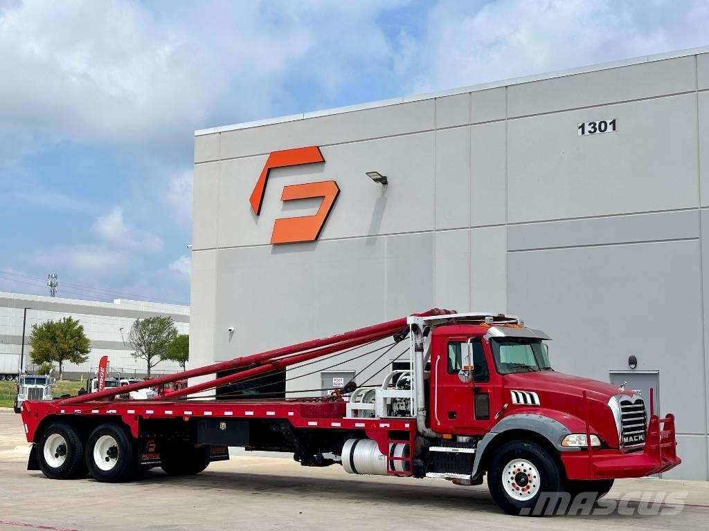 Mack GU813 Sleepwagens