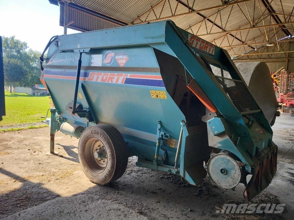 Storti Labrador 9 Mengvoedermachines