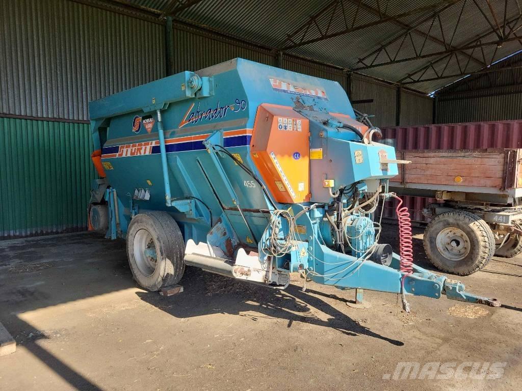 Storti Labrador 9 Mengvoedermachines
