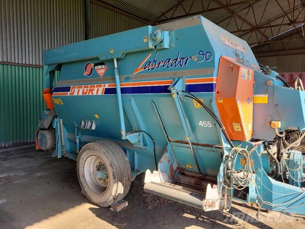 Storti Labrador 9 Mengvoedermachines