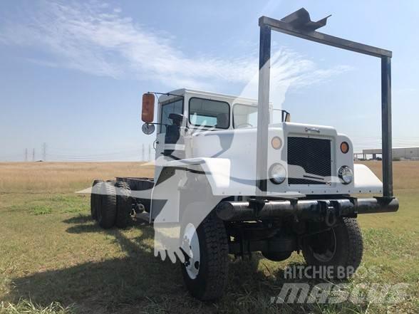 Diamond T M13 Chassis met cabine
