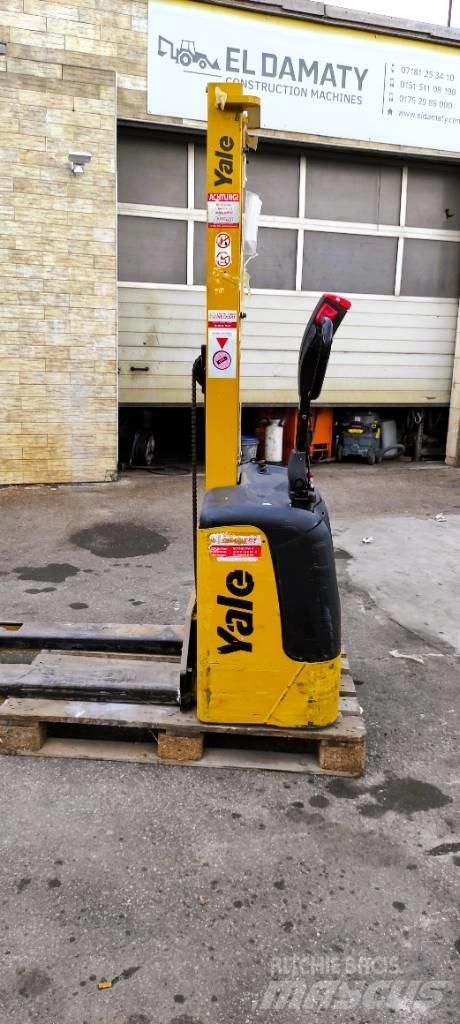 Yale MSC 10 Meeloop stapelaar