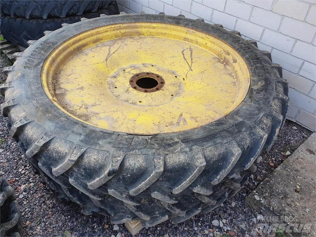 BKT 270/95R48 x2 Banden, wielen en velgen