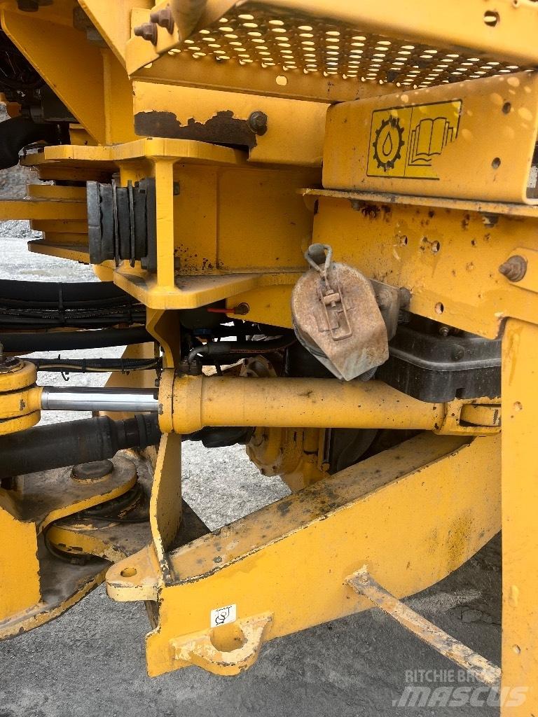 Volvo L 120 F Wielladers