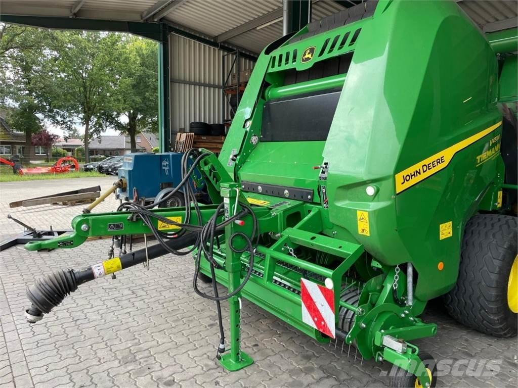 John Deere V451M Ronde-balenpersen