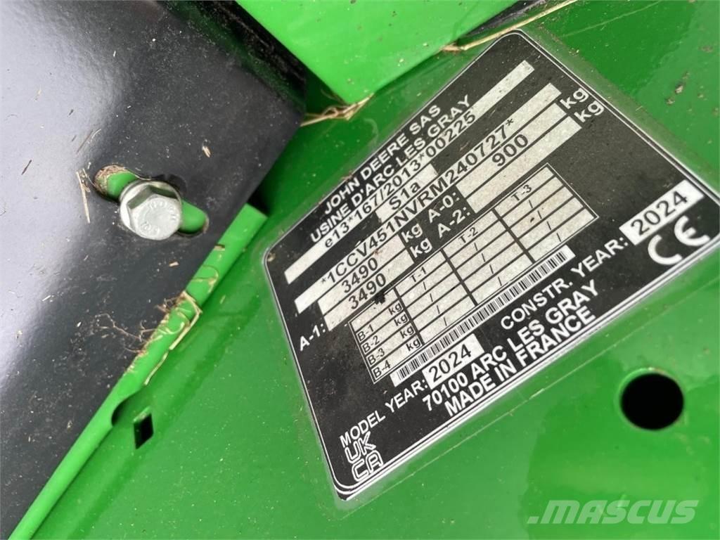 John Deere V451M Ronde-balenpersen