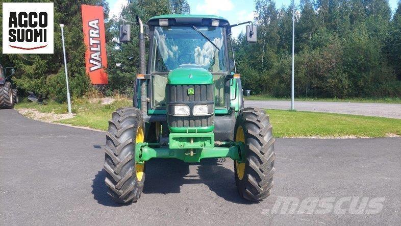 John Deere 6220 SE Tractoren