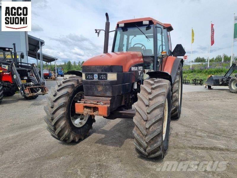 New Holland M100 Tractoren