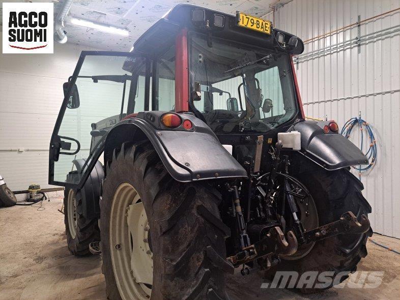 Valtra N141 HITECH Tractoren