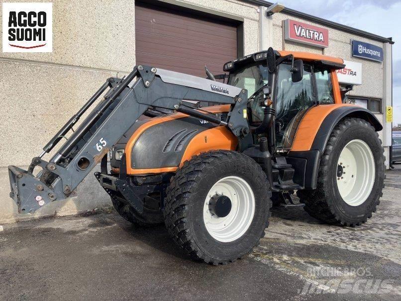 Valtra T162 VERSU Tractoren