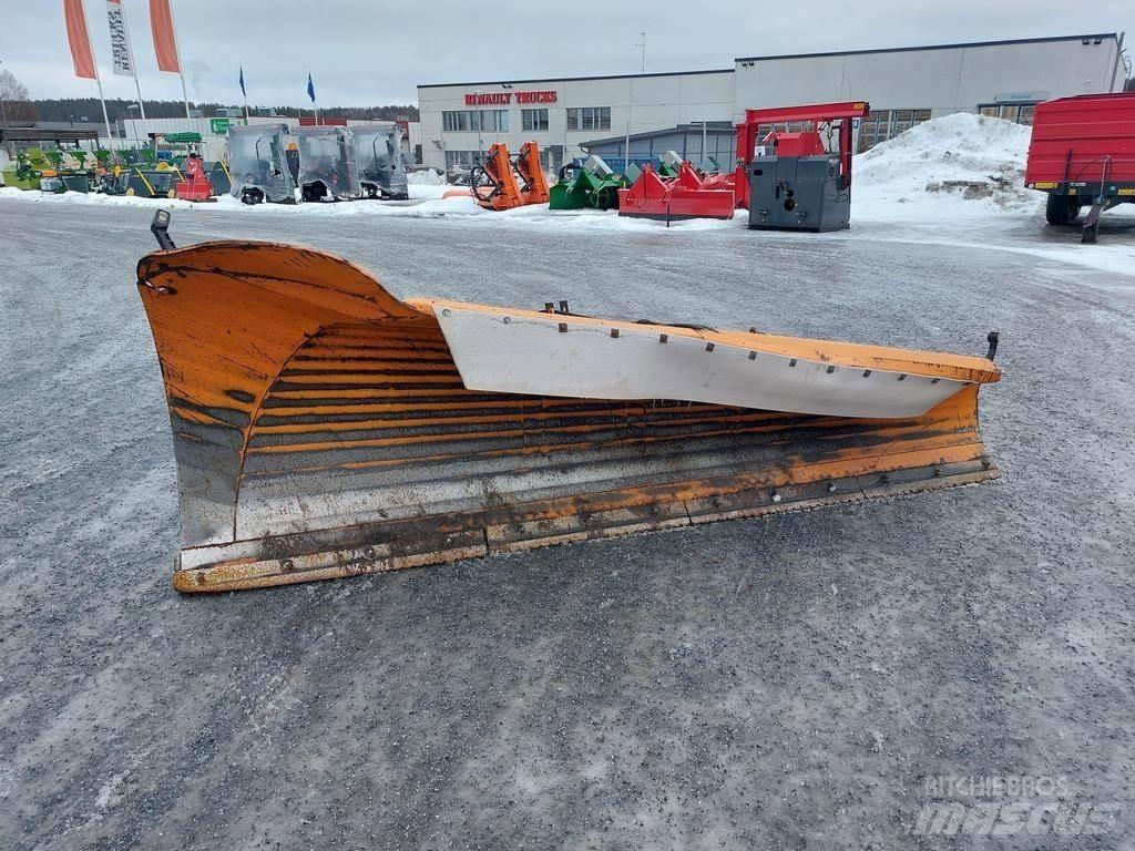 FMG AA380 Sneeuwschuivers en -ploegen