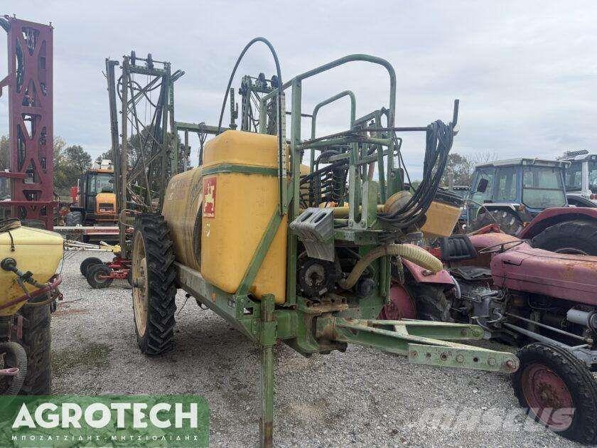 Amazone UG 2200 Tractoren