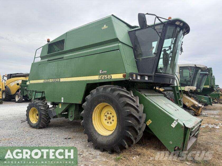 John Deere 2258 Tractoren