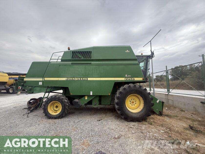 John Deere 2258 Tractoren