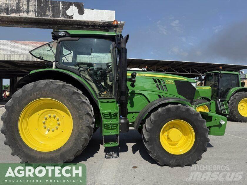 John Deere 6210R Tractoren