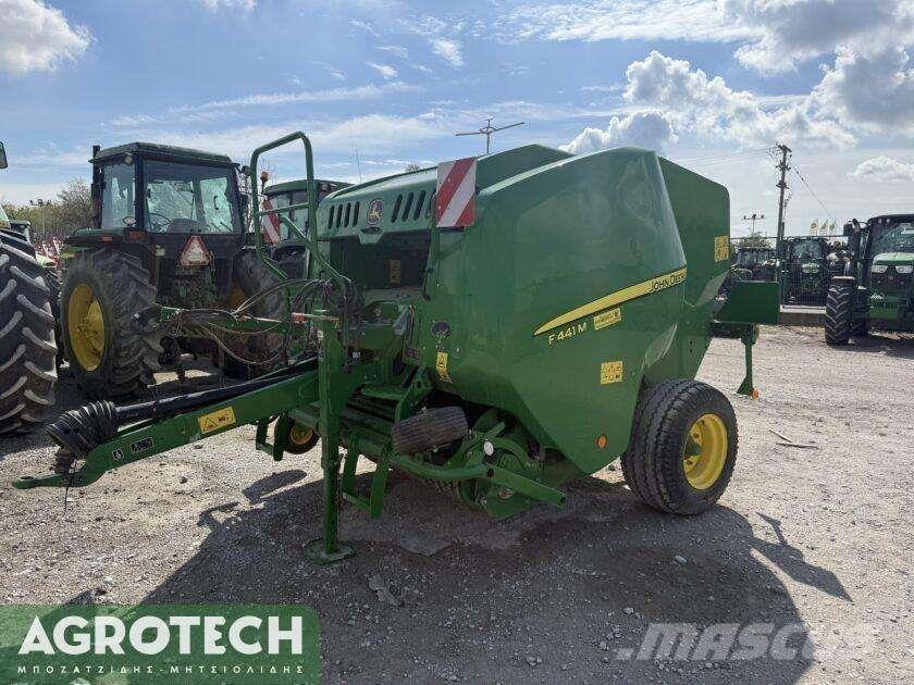 John Deere F441M Ronde-balenpersen