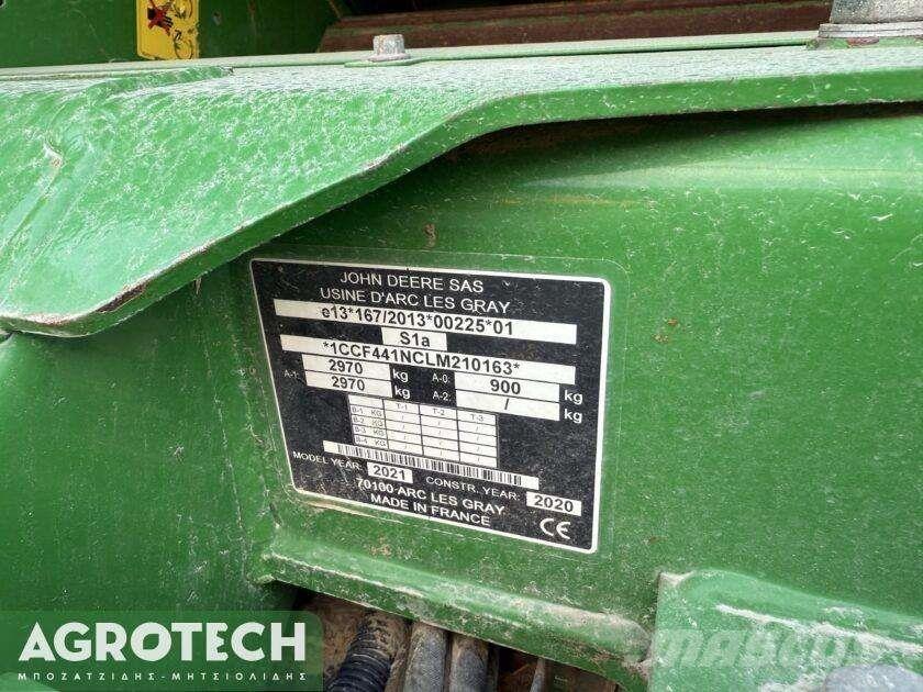 John Deere F441M Ronde-balenpersen