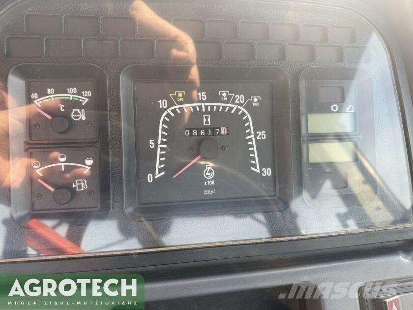 New Holland TS 100 Tractoren