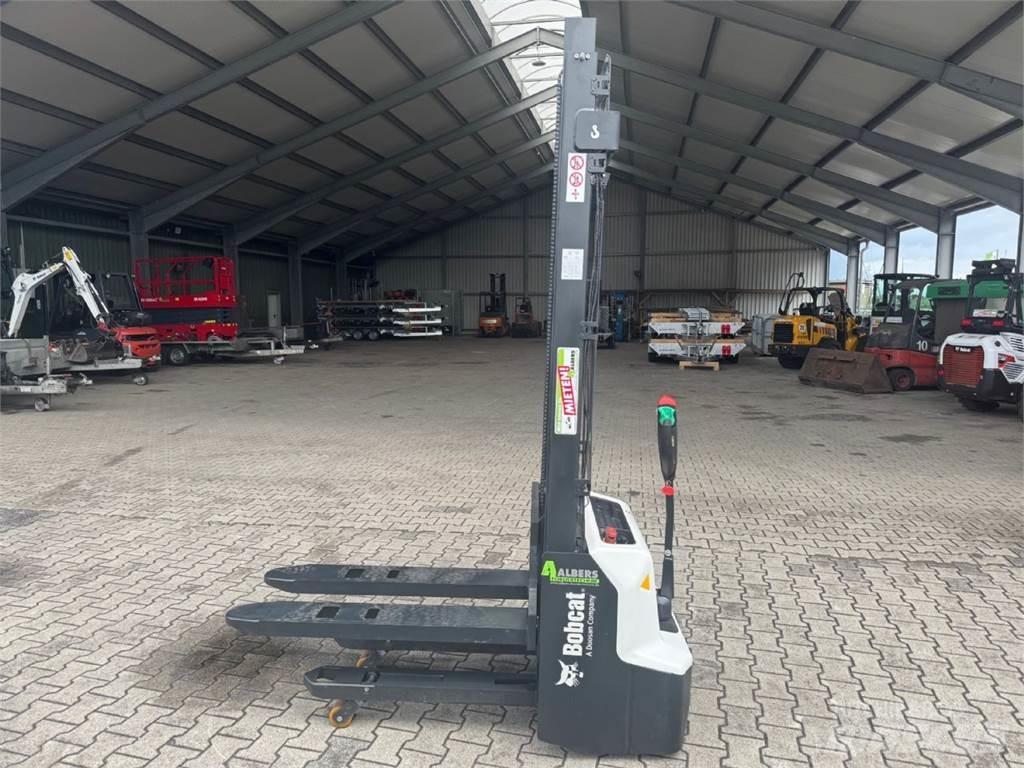 Bobcat LSM12N-7 i Meeloop stapelaar