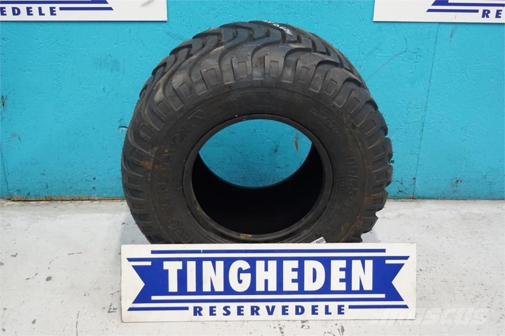  12 300/65-12 Banden, wielen en velgen