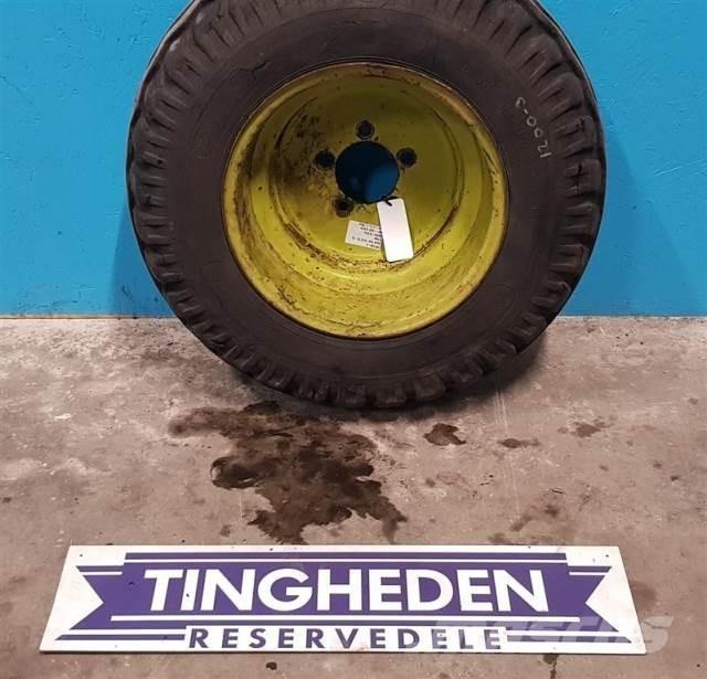 15 10.0/75-15 Banden, wielen en velgen