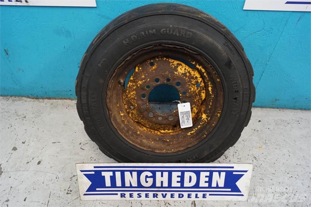  15 27X8.50-15 Banden, wielen en velgen