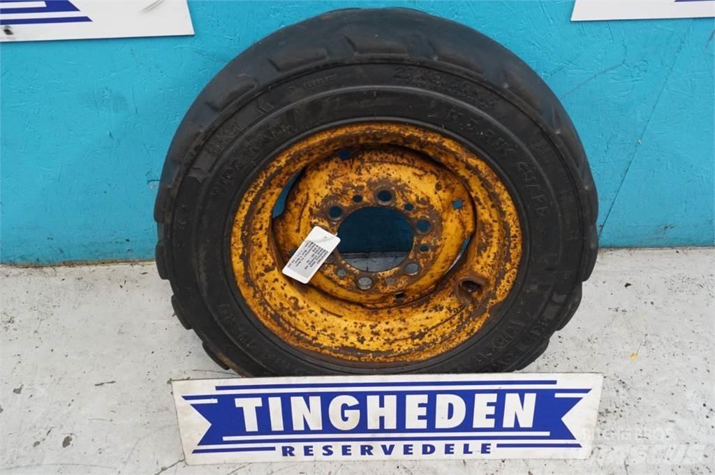 15 27X8.50-15 Banden, wielen en velgen
