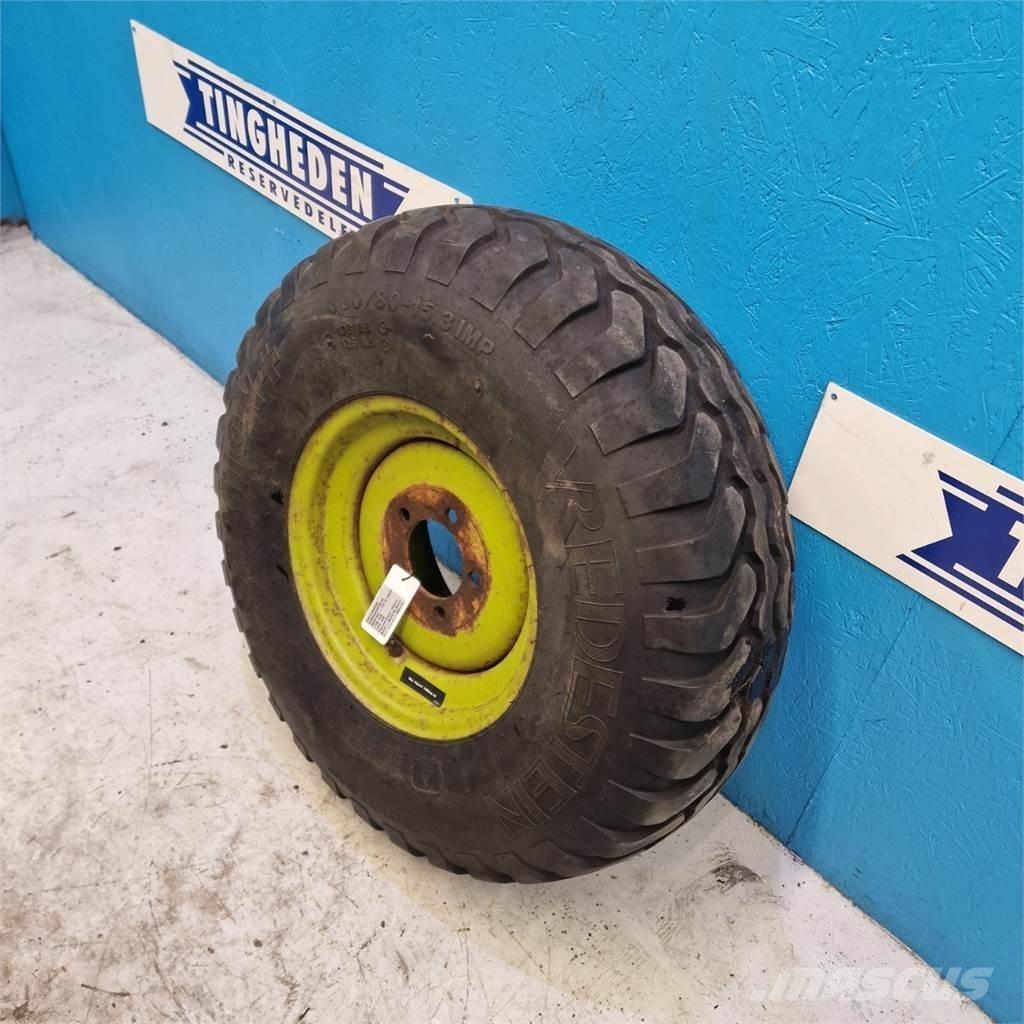  15.3 300/80-15.3 Banden, wielen en velgen