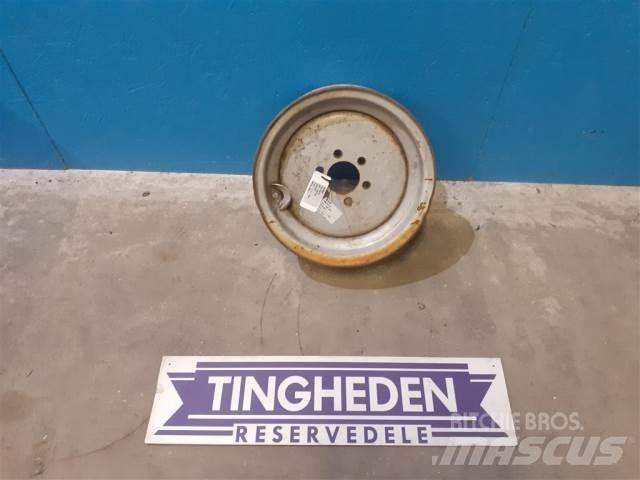  15 6LBx15 Banden, wielen en velgen